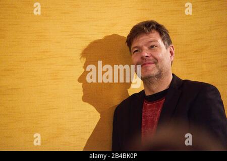 Robert Habeck in Marktoberdorf, 5. März 2020. Der Politiker Robert HABECK, Bundesvorsitzender Bündnis 90 die Gruenen spricht bei seinem Besuch im Kino Filmburg am 5. März 2020 in Marktoberdorf © Peter Schatz / Alamy Live News Stockfoto