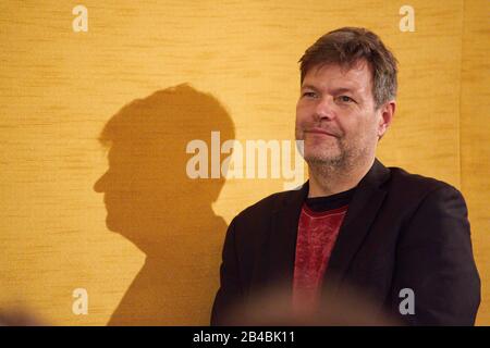 Robert Habeck in Marktoberdorf, 5. März 2020. Der Politiker Robert HABECK, Bundesvorsitzender Bündnis 90 die Gruenen spricht bei seinem Besuch im Kino Filmburg am 5. März 2020 in Marktoberdorf © Peter Schatz / Alamy Live News Stockfoto