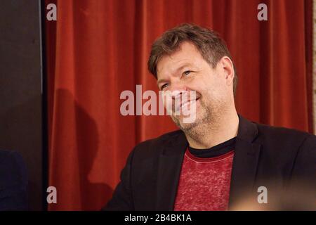 Robert Habeck in Marktoberdorf, 5. März 2020. Der Politiker Robert HABECK, Bundesvorsitzender Bündnis 90 die Gruenen spricht bei seinem Besuch im Kino Filmburg am 5. März 2020 in Marktoberdorf © Peter Schatz / Alamy Live News Stockfoto