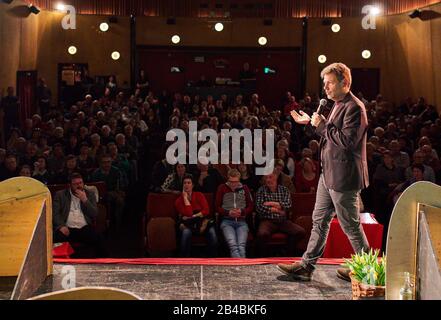 Robert Habeck in Marktoberdorf, 5. März 2020. Der Politiker Robert HABECK, Bundesvorsitzender Bündnis 90 die Gruenen spricht bei seinem Besuch im Kino Filmburg am 5. März 2020 in Marktoberdorf © Peter Schatz / Alamy Live News Stockfoto