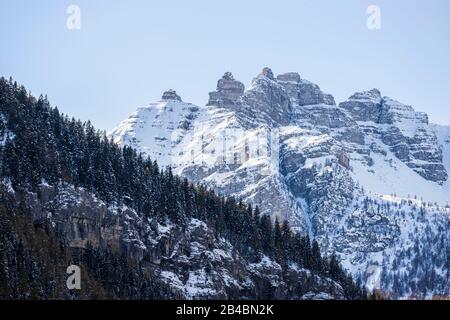 Frankreich, Alpes-Maritimes, Nationalpark Mercantour, Selvage Tal, Saint-Étienne-de-Tinée, die Kanten von Fort Carra (2880 m) und Pointe Côte de l'Ane (2916 m) Stockfoto