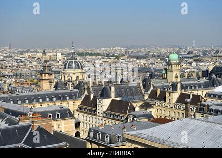 Frankreich, Paris, Latin Quarter, allgemeiner Blick von den Pantheon-Höhen auf dem Latin Quarter und der Universität Paris Sorbonne, deren Kapelle (17. Jahrhundert) Stockfoto