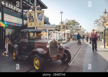 Los Angeles, Kalifornien - 18. Februar 2020: The Grove at Farmers Market, Retail and Entertainment Complex in Los Angeles Stockfoto