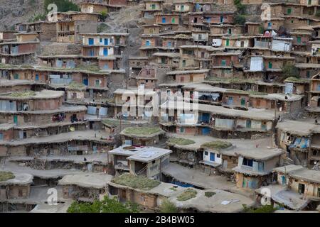 In Chelgerd, Iran. Juni 2017. Das Bergdorf Sar-e Agha Seyed im Zagros-Gebirge westlich der Stadt Chelgerd im Iran wurde am 8. Juni 2017 eingenommen. Weltweite Nutzung Credit: Dpa / Alamy Live News Stockfoto