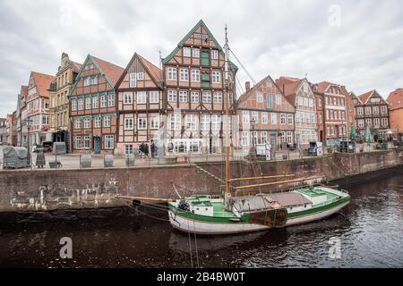 Stade, Deutschland. März 2020. Der Ewer 'Willys' liegt im Hansehafen Stade. Kredit: Sina Schuldt / dpa / Alamy Live News Stockfoto