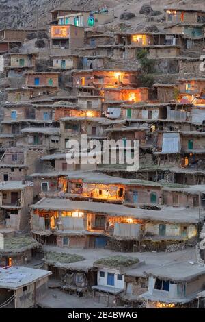 In Chelgerd, Iran. Juni 2017. Das Bergdorf Sar-e Agha Seyed im Zagros-Gebirge westlich der Stadt Chelgerd im Iran wurde am 8. Juni 2017 eingenommen. Weltweite Nutzung Credit: Dpa / Alamy Live News Stockfoto