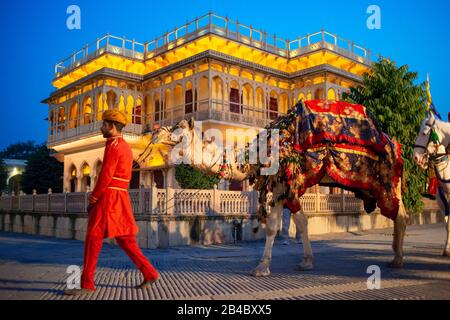 Mubarak Mahal im Jaipur City Palace, Rajasthan, Indien. Palace war der Sitz des Maharaja von Jaipur, des Chefs des Kachwaha Rajput Clans. Warmem Schweißgerät Stockfoto