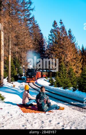 Nationalpark Harz Deutschland, historische Dampfstraßenbahn im Winter, drei Annen hohen, Deutschland, Dampflok der Harzer Schmallspurbahnen in Stockfoto