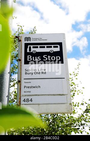 Schild mit der Bushaltestelle (Scholes Lane, Bury Old Road, Prestwich, Manchester) Stockfoto