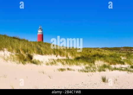 Der Leuchtturm Eierland am nördlichsten Punkt auf der Insel Texel. Es wurde 1864 erbaut und ist fast 35 Meter hoch. Stockfoto