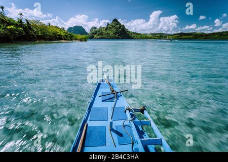 Lokale banca Boot auf Tour Reise zur geschützten berühmten Snake Island El Nido, Sehenswürdigkeiten Touristenorte Palawan auf den Philippinen. Stockfoto