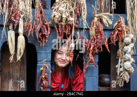 Einfach Bhutan in Thimphu Bhutan. Interaktives Living Museum, das eine Einführung in verschiedene Aspekte von Bhutanese bietet. Traditionelle Häuser. Lhayee L Stockfoto