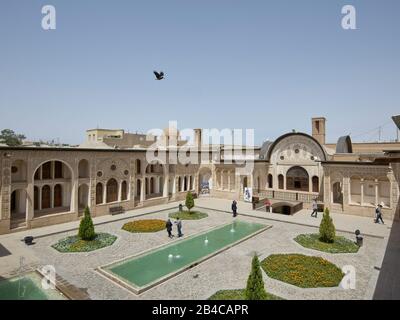 April 2017 wurde das Tabatabai-Burger-Haus, ein ehemaliges Handelshaus im historischen Zentrum der iranischen Stadt Kaschan, eingenommen. Heute ist die Einrichtung als Museumsanlage öffentlich zugänglich. Weltweite Verwendung Stockfoto