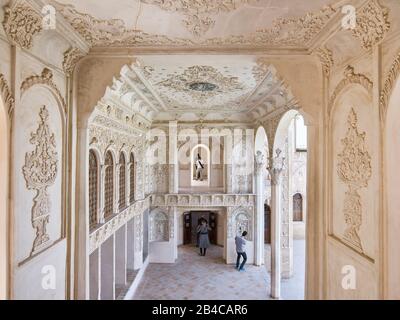 April 2017 wurde das Tabatabai-Burger-Haus, ein ehemaliges Handelshaus im historischen Zentrum der iranischen Stadt Kaschan, eingenommen. Heute ist die Einrichtung als Museumsanlage öffentlich zugänglich. Weltweite Verwendung Stockfoto