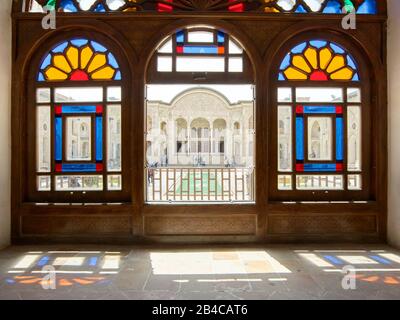 April 2017 wurde das Tabatabai-Burger-Haus, ein ehemaliges Handelshaus im historischen Zentrum der iranischen Stadt Kaschan, eingenommen. Heute ist die Einrichtung als Museumsanlage öffentlich zugänglich. Weltweite Verwendung Stockfoto