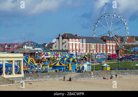 Whitmore Bay auf Barry Island an der South Wales Coast, Großbritannien. Ein beliebter Strand zu jeder Jahreszeit. Stockfoto