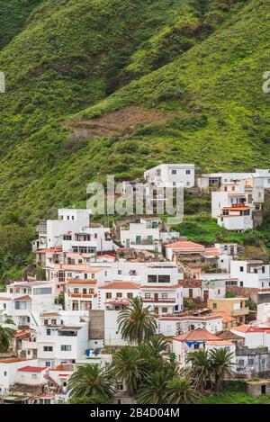 Spanien, Kanarische Inseln, Teneriffa, Taganana, Erhöhte Ansicht der nordwestlichen Küste Dorf Stockfoto