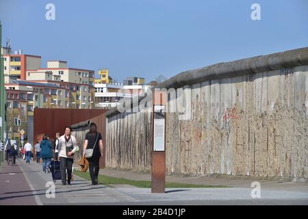 Grenzmauer, Gedenkstaette Berliner Mauer, Bernauer Straße, Mitte, Berlin, Deutschland/Gedenkstätte Stockfoto