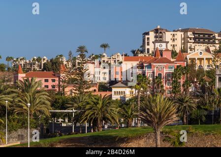 Spanien, Kanarische Inseln, Teneriffa, Playa de Las Americas, Playa del Duque Strand resort Hochhäusern Stockfoto