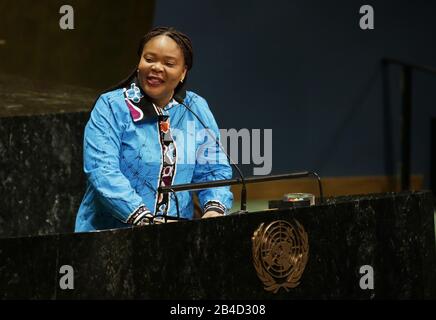 New York, Vereinigte Staaten. März 2020. Friedensnobelpreisträgerin Dr. Leymah Gbowee spricht bei der UN-Einhaltung des Internationalen Frauentags 2020 "I am Generation Equality: Realizing Women's Rights"-Veranstaltung am Freitag, den 6. März 2020, in der Zentrale der Vereinten Nationen in New York City. Foto von John Angelillo/UPI Credit: UPI/Alamy Live News Stockfoto