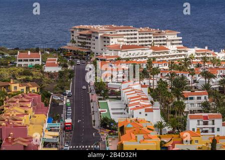 Spanien, Kanarische Inseln, La Palma, Los Cancajos, erhöhten Blick auf touristische Stadt Stockfoto