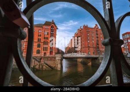 Historisches Lagerviertel in Hamburg, Deutschland, Europa, alte Ziegelbauten und Kanal des Hafencityviertels, UNESCO-Weltkulturerbe Stockfoto