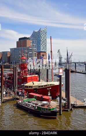 Europa, Deutschland, Hansestadt Hamburg, Elbe, Jachthafen, Elbphilharmonie, HafenCity, Feuerschiff, Lastkähne, Stockfoto