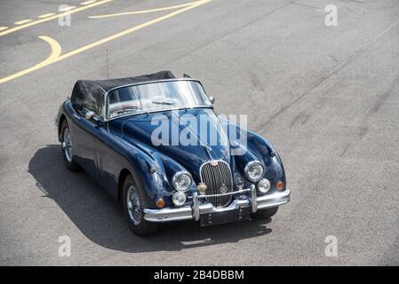 Michelstadt, Hessen, Deutschland, Jaguar XK 150, Roadster, Baujahr 1959, 3,8 Liter Verdrängung, 50er, 60er Jahre, Cabrio, Roadster, Landschaft, Außenansicht, Außenansicht, Stockfoto