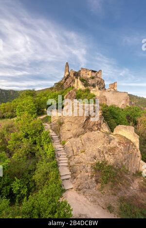 Dürnstein, Wachau, Waldviertel, Krems, Oberösterreich, Österreich, Europa. Die Burgruine Dürnstein Stockfoto