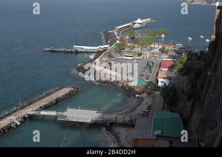 Sorrento - Porto di Marina Piccola dalla Villa comunale Stockfoto