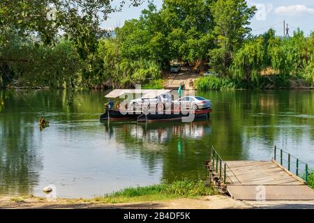 Der Fährübergang über den Fluss Ebre in Miravet, Katalonien, Spanien Stockfoto