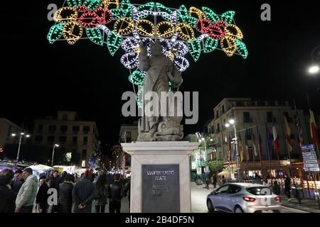 Sorrento - Statua di San Antonino auf der Piazza Tasso Stockfoto