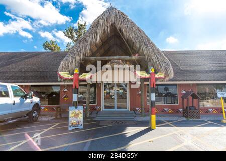 Bekleidung und Souvenirladen, Miccosukee, Indian Village, Everglades National Park, Florida, USA, Nordamerika Stockfoto