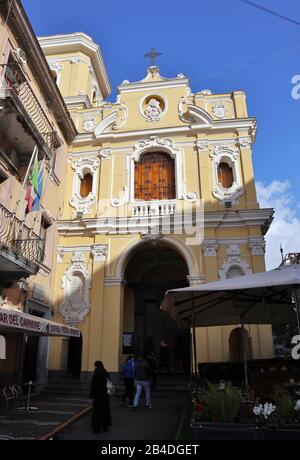 Sorrento - Turisti al Santuario del Carmine Stockfoto