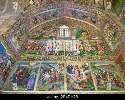 Wandbilder, die die Christianisierung der Armenier in der Kathedrale von Armenian Vank im Stadtteil Jolfa in der iranischen Stadt Isfahan darstellen, aufgenommen am 25. April 2017. Weltweite Verwendung Stockfoto