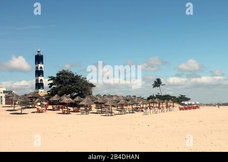 Strand Aracaju, Sergipe, Brasilien. Leuchtturm Atalaia, Dachstrand Stockfoto