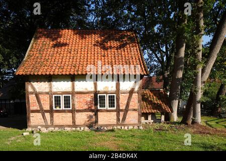 Heimathaus Irmintraut im Herbst, Fischerhude, Niedersachsen, Deutschland, Europa Stockfoto