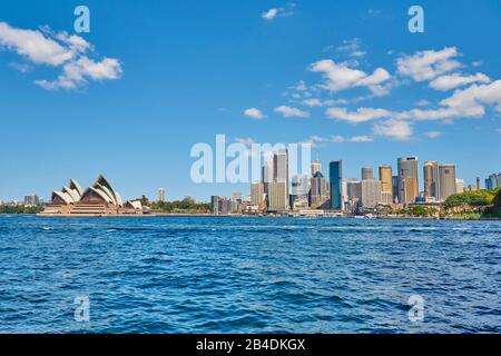 Landschaft des Opernhauses im Frühling, Sydney, New South Wales, Australien, Oceania Stockfoto
