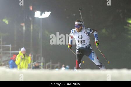 Der Tscheche Michal Slesingr tritt während des tschechischen Biathlon-Weltcup-Weltcups der Männer im 10-km-Sprint in Nove Mesto na Marove, Tschechien, 6. März 2020 an. (CTK Foto/Libor Plihal) Stockfoto