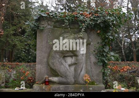 Trauerfigur, Friedhof, Kirchweg, Nikolassee, Zehlendorf, Berlin, Deutschland Stockfoto