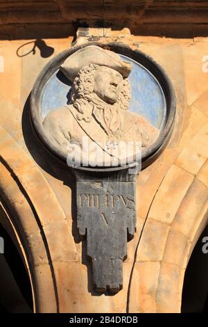 Medaillon von König Philipp V. auf dem Plaza Mayor Square, Salamanca, Kastile und Leon, Spanien, Europa Stockfoto