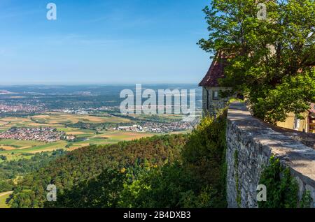 Deutschland, Baden-Württemberg, Owen, Blick von der Burgruine Teck auf die Vorberge der Alb bei Kirchheim/Teck, Schwäbische Alb Stockfoto