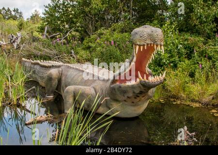 Giveskud, Dänemark - 16. juli 2019: Dinosaurier von Natur aus glauben Größen, wie sie waren, als sie am Leben waren. Stockfoto