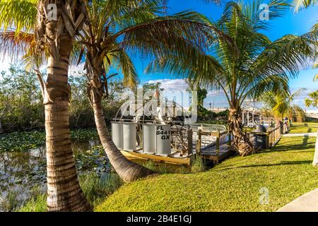 Propellerboot, Bootsanlagestelle, Safari Park, Everglades-Nationalpark, Florida, USA, Nordamerika Stockfoto