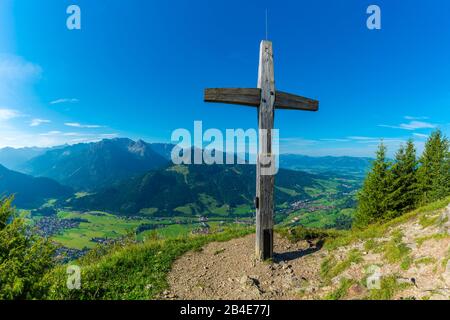 Panorama vom Hirschberg, 1456m, ins Ostrachtal mit Bad Oberdorf, Bad Hindelang und Imberger Horn, 1656m, Oberallbräu, Allgäuer, Schwaben, Bayern, Deutschland, Europa Stockfoto