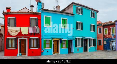 Farbenfroh bemalte Häuser, Burano, Venedig, Venetien, Italien, Europa Stockfoto