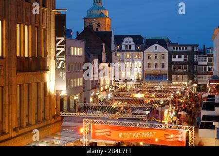 Weihnachtsmarkt auf dem Markt in der Altstadt, Recklinghausen, Nordrhein-Westfalen, Deutschland Stockfoto