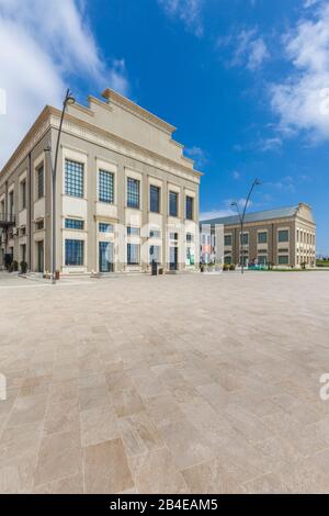 Aserbaidschan, Baku, Yarat Zentrum für Zeitgenössische Kunst, im ehemaligen sowjetischen Marine Gebäude, Stoßfänger entfernt Stockfoto