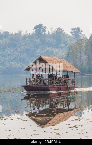 Laos, Sainyabuli, Elephant Conservation Centre, Wasser Shuttle des Zentrums auf Nam Tien Behälter Stockfoto