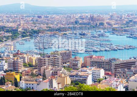 Von der Burg Bellver, Palma de Mallorca, Mallorca, Balearen, Spanien und Europa aus hat man einen herrlichen Blick auf Palma de Mallorca Stockfoto